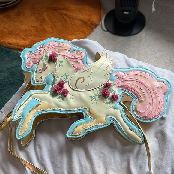 RARE Disney Parks Shanghai Exclusive Fantasia Pegasus Crossbody Purse NWT - Picture 2 of 4